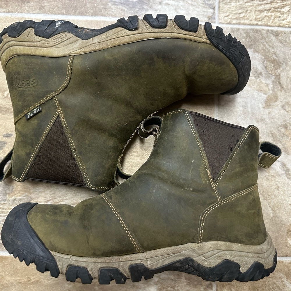 Keen “dry””waterproof” boots, size 39.5, Women’s 9 men 7.5, green
